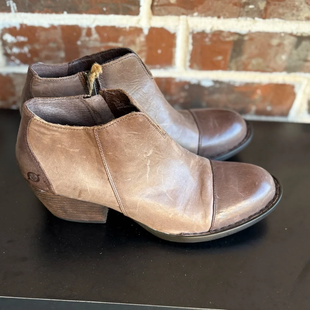 Born Keya Brown Distressed Leather Side Zip Ankle Boots Size 9.5 NWT